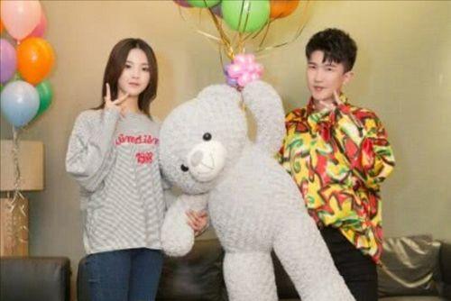 为了吃瓜我进了娱乐圈,我的娱乐圈奇幻之旅